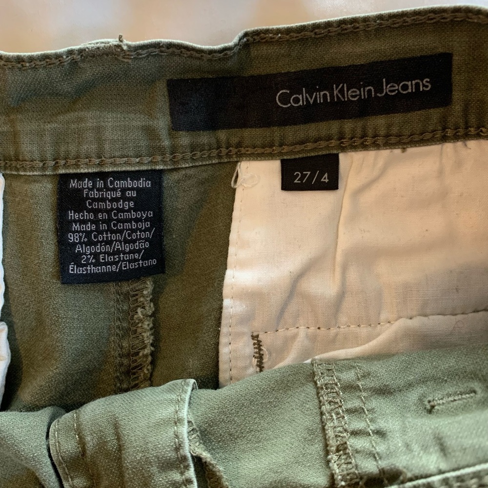 Calvin Klein Jeans army green cargo shorts - Picture 3 of 5